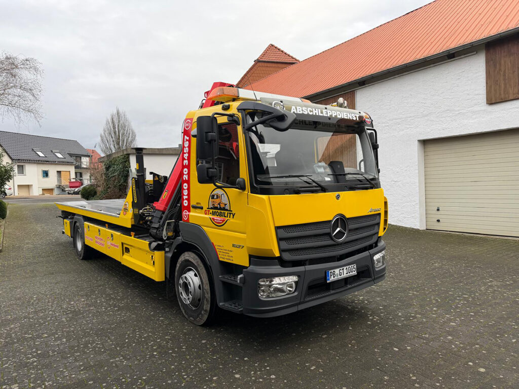 Abschleppwagen vom Abschleppdienst GT Mobility für sicheren Fahrzeug Transport im Einsatz